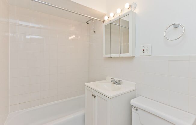 1 bed, 1 bath, $1,610, Unit 406