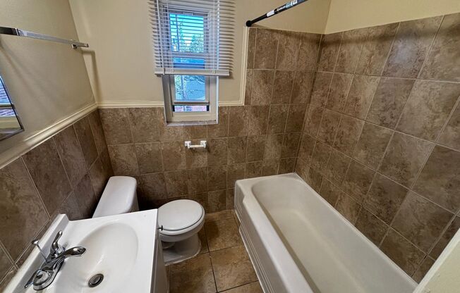 1 bed, 1 bath, $955, Unit 0023BTH