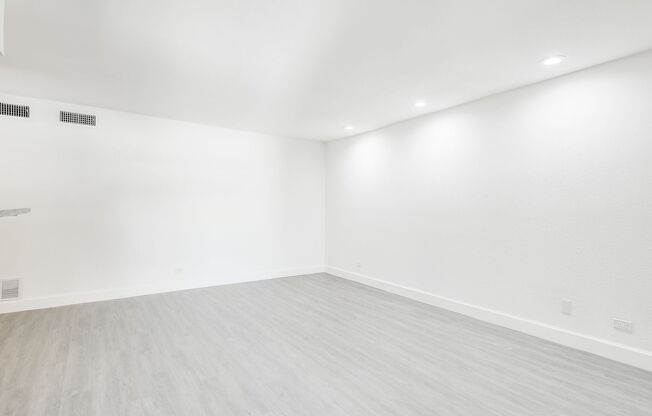 1 bed, 1 bath, 694 sqft, $1,000, Unit 126