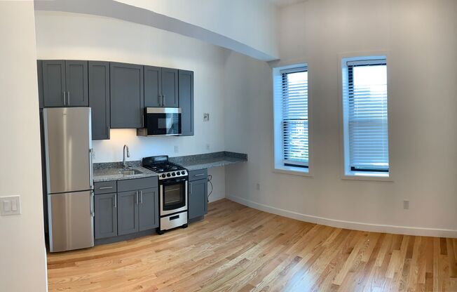 Studio, 1 bath, 415 sqft, $1,550, Unit 64-404