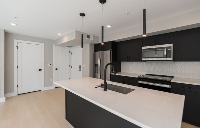 1 bed, 1 bath, 761 sqft, $1,850, Unit 300