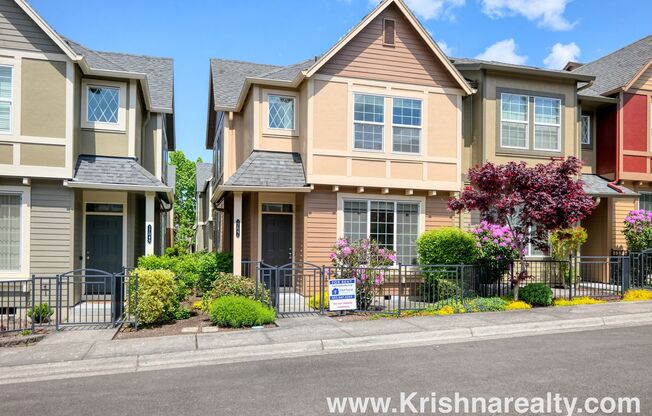 Lovely 3 BD* 2.5 Arbor Station Townhome Available! *Close by Nike & Max*Free WIFI*Dbl.Garage!