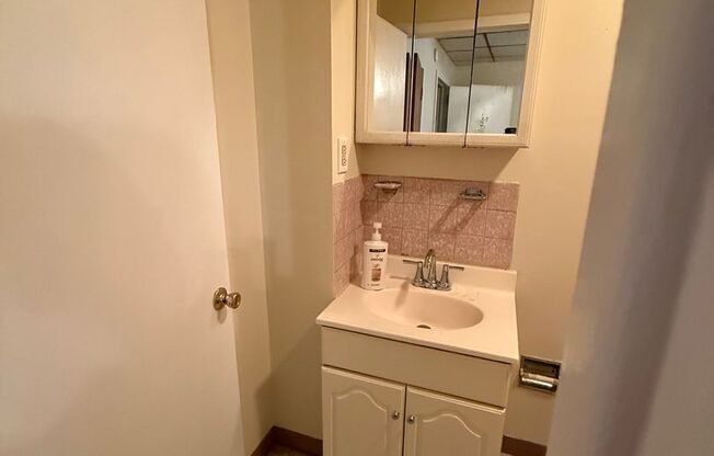 1 bed, 1 bath, 875 sqft, $1,000, Unit 2246 S 15TH ST 1ST FLR