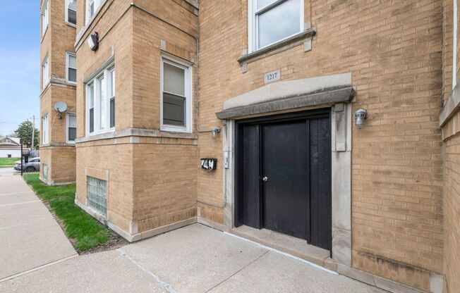 1215 - 1219 E 72nd St