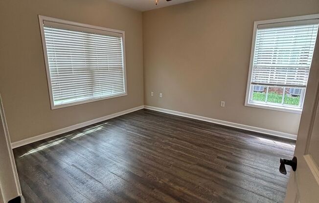 2 beds, 2 baths, 927 sqft, $915, Unit F3