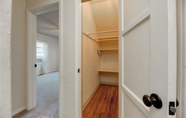 1193 W 19 ST