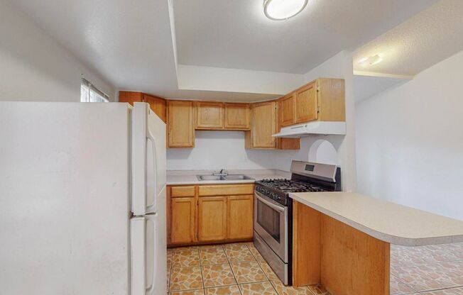 3 beds, 2 baths, $1,350