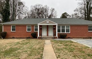Spacious 2 Bedroom Apartment Available Now!