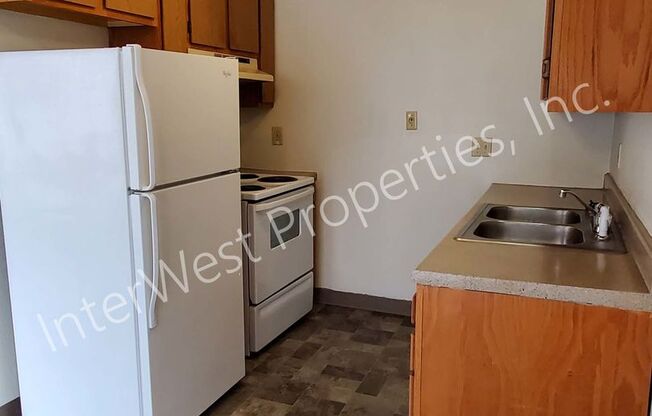 2 beds, 1 bath, 900 sqft, $1,395