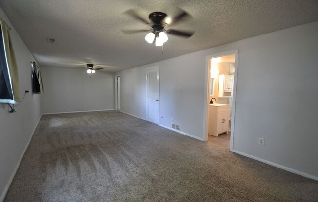 Newly Remodeled 4 Bedroom with AC!