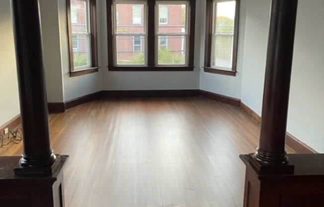 2 beds, 1 bath, $1,500, Unit Unit 2