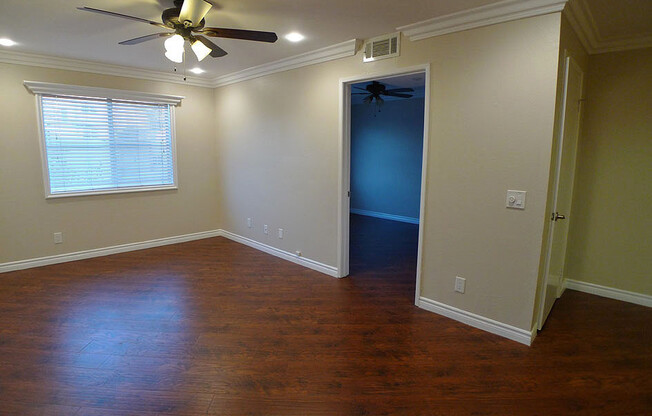 2 beds, 2 baths, 950 sqft, $2,795, Unit 215