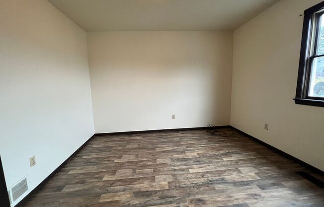 3 beds, 1 bath, 1,000 sqft, $1,000, Unit 531 1/2