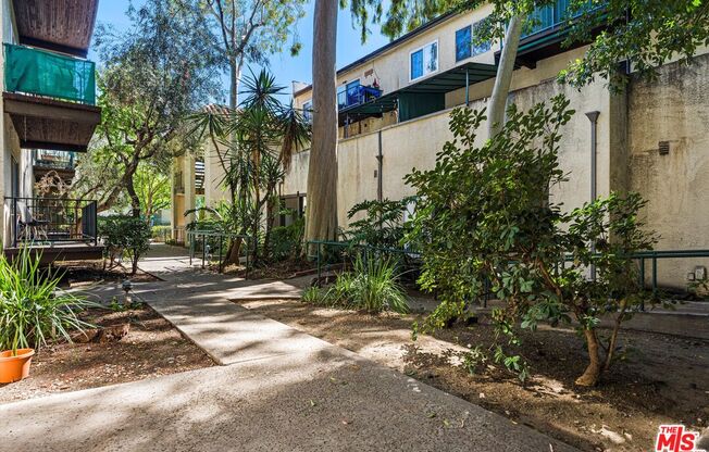 1 bed, 1 bath, 683 sqft, $1,900, Unit A105