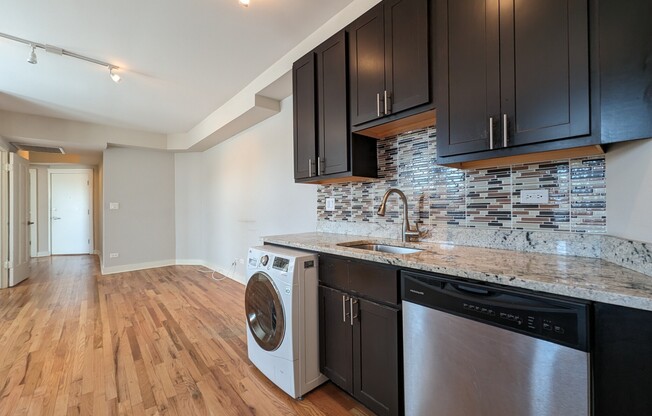 2235 W WILSON AVE