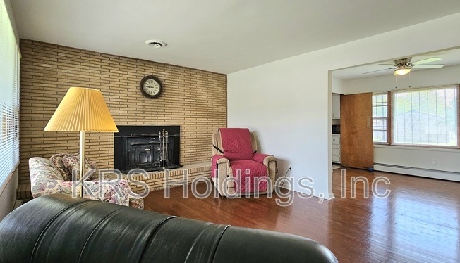 27 WHIPPLE DR