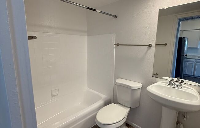 1 bed, 1 bath, 627 sqft, $800, Unit 221