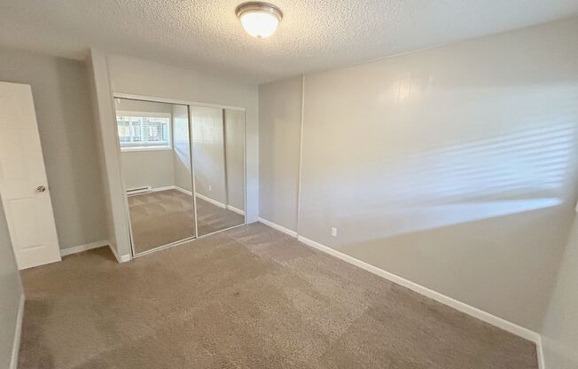 2 beds, 1 bath, 700 sqft, $1,795, Unit A17