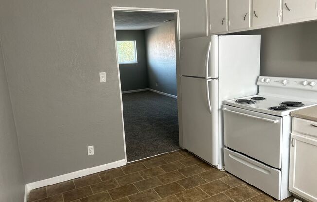 2 beds, 1 bath, 750 sqft, $1,095, Unit B10 1011 15