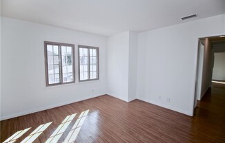 2 beds, 1 bath, 800 sqft, $1,395, Unit 12