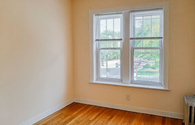 2 beds, 1 bath, 920 sqft, $1,995, Unit 2000-2D