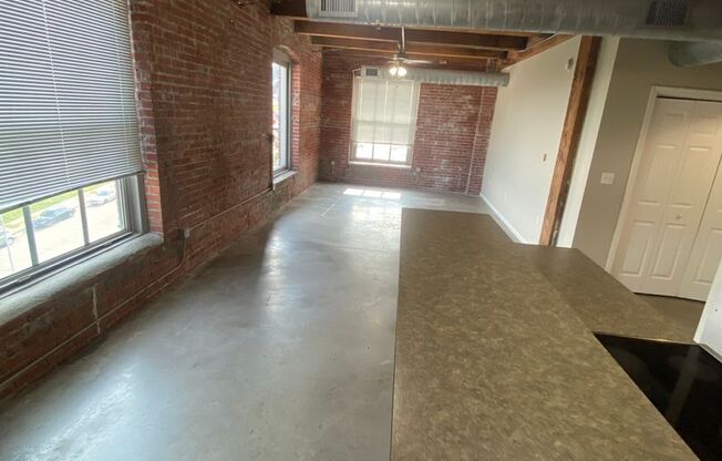 2 beds, 1 bath, 1,000 sqft, $1,095, Unit 605