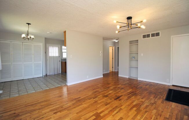 Adorable & Updated SE Portland 2 Mid-Century Ranch Home