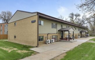 2 beds, 1 bath, $695, Unit 3