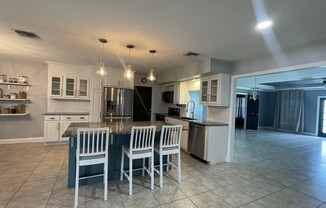 461 SE SKIPPER LN