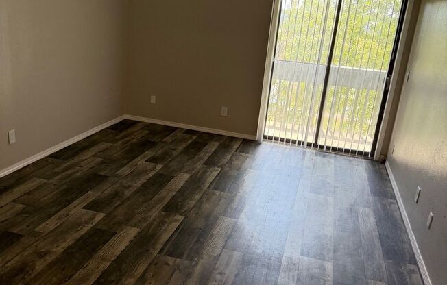 2 beds, 1 bath, 1,105 sqft, $1,124, Unit 2715-305