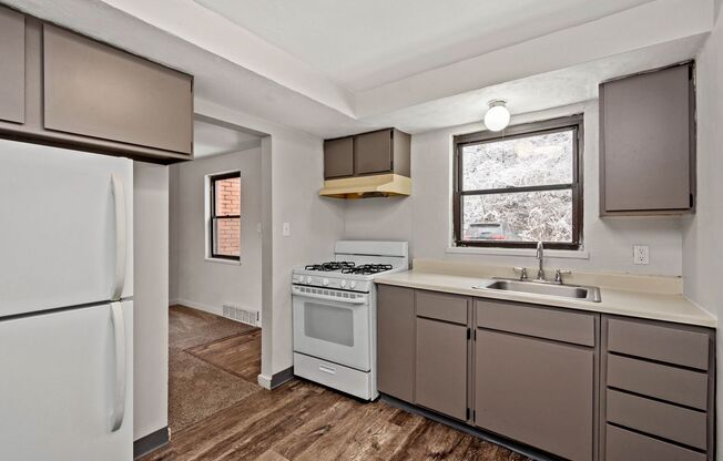 2 beds, 1 bath, 900 sqft, $1,549, Unit 52 Melvin Court - Bldg. E