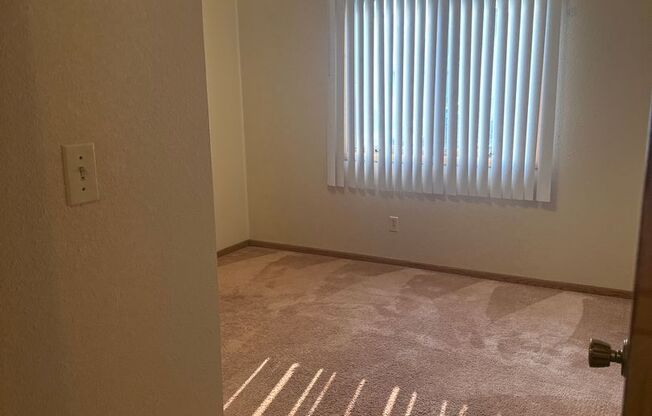 2 beds, 1 bath, $1,025, Unit 1160 - 2