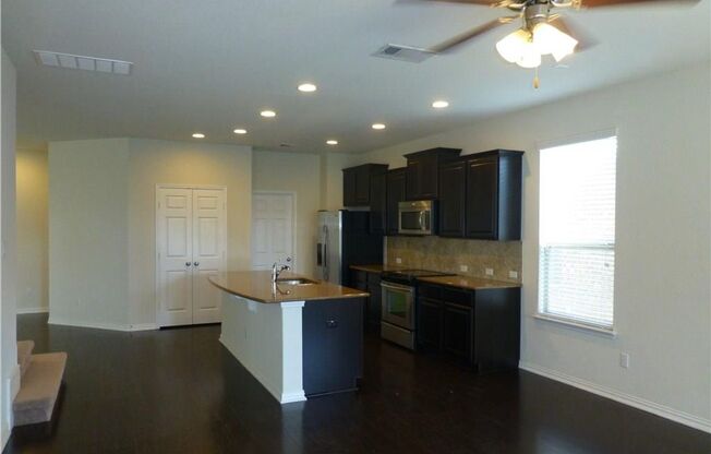 3 beds, 2.5 baths, $2,100