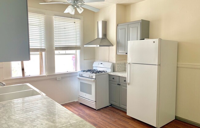 2 beds, 1 bath, 720 sqft, $2,995, Unit 56