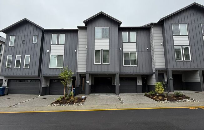 Stunning 3BD/3BTH Modern Townhouse in Snohomish for Lease!