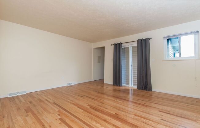 2 beds, 1 bath, 800 sqft, $1,475, Unit 5