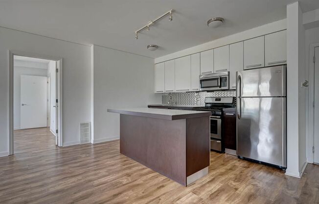 1544 W Glenlake Ave.