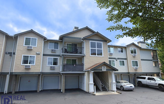 Tanasbourne 2BR/2BA Condo | Balcony, A/C & Covered Parking