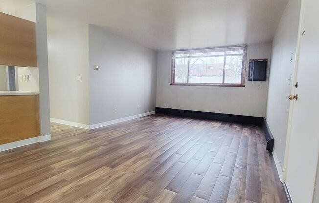 3 beds, 1 bath, 800 sqft, $889, Unit 50