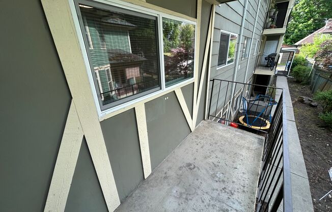 2 beds, 1 bath, 1,000 sqft, $1,295, Unit #7