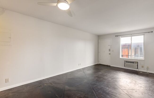 1 bed, 1 bath, $1,300, Unit # H 16