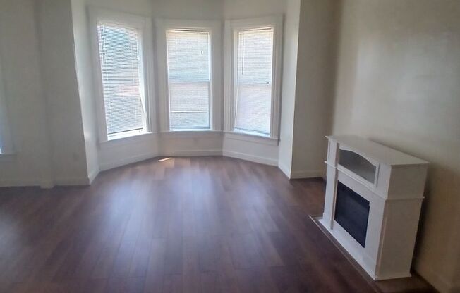 2 beds, 1 bath, 1,275 sqft, $1,395