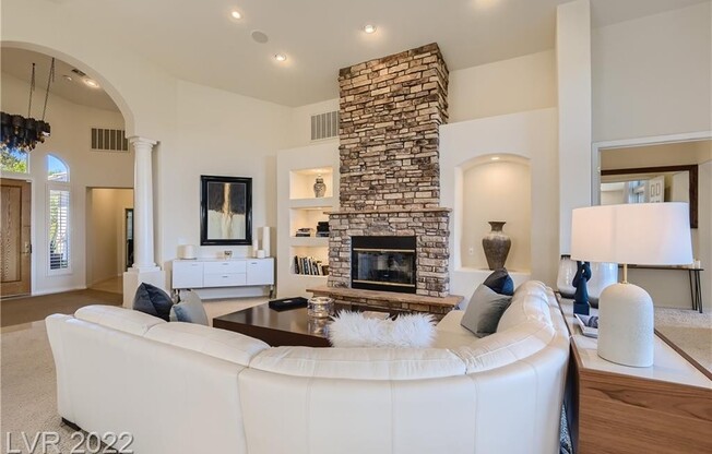 404 SUMMER MESA DR