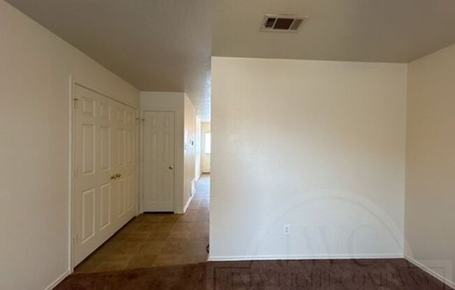 3 beds, 2 baths, $875, Unit 3307 Toledo Unit A