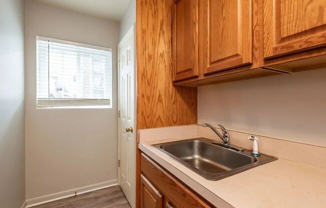 1 bed, 1 bath, 575 sqft, $1,725, Unit 75