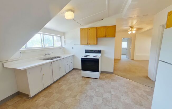 2 beds, 1 bath, $1,500, Unit 1591 High Street - 4