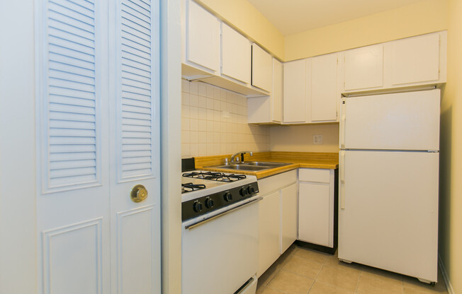 1 bed, 1 bath, 700 sqft, $1,825, Unit 420
