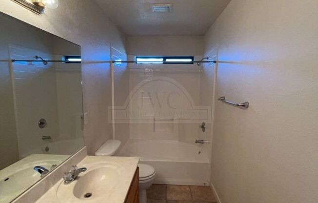 3 beds, 2 baths, $1,225, Unit 3607 Dustin Ct Unit B