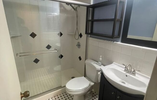 Studio, 1 bath, 420 sqft, $1,300, Unit 606