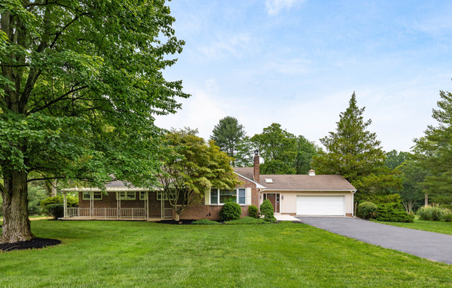 721 FEATHERBED LN